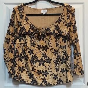Unique vintage floral holiday top with circle pin. Gold and black size 1X.